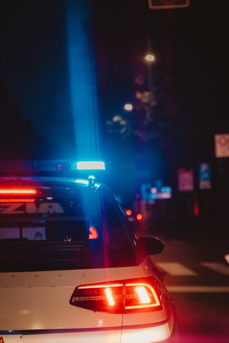 Gledao je kako policija odvodi njegovu majku iz kuće: Tek dvadeset godina kasnije, shvatio je da je ona te noći spasila njegov život.