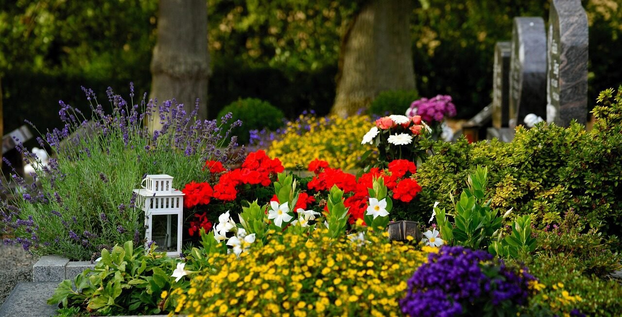 graves, graveyard, grave jewelry, grave care, quiet, tombstone, grief, funeral, tomb, memorial, floral decorations, peace, farewell